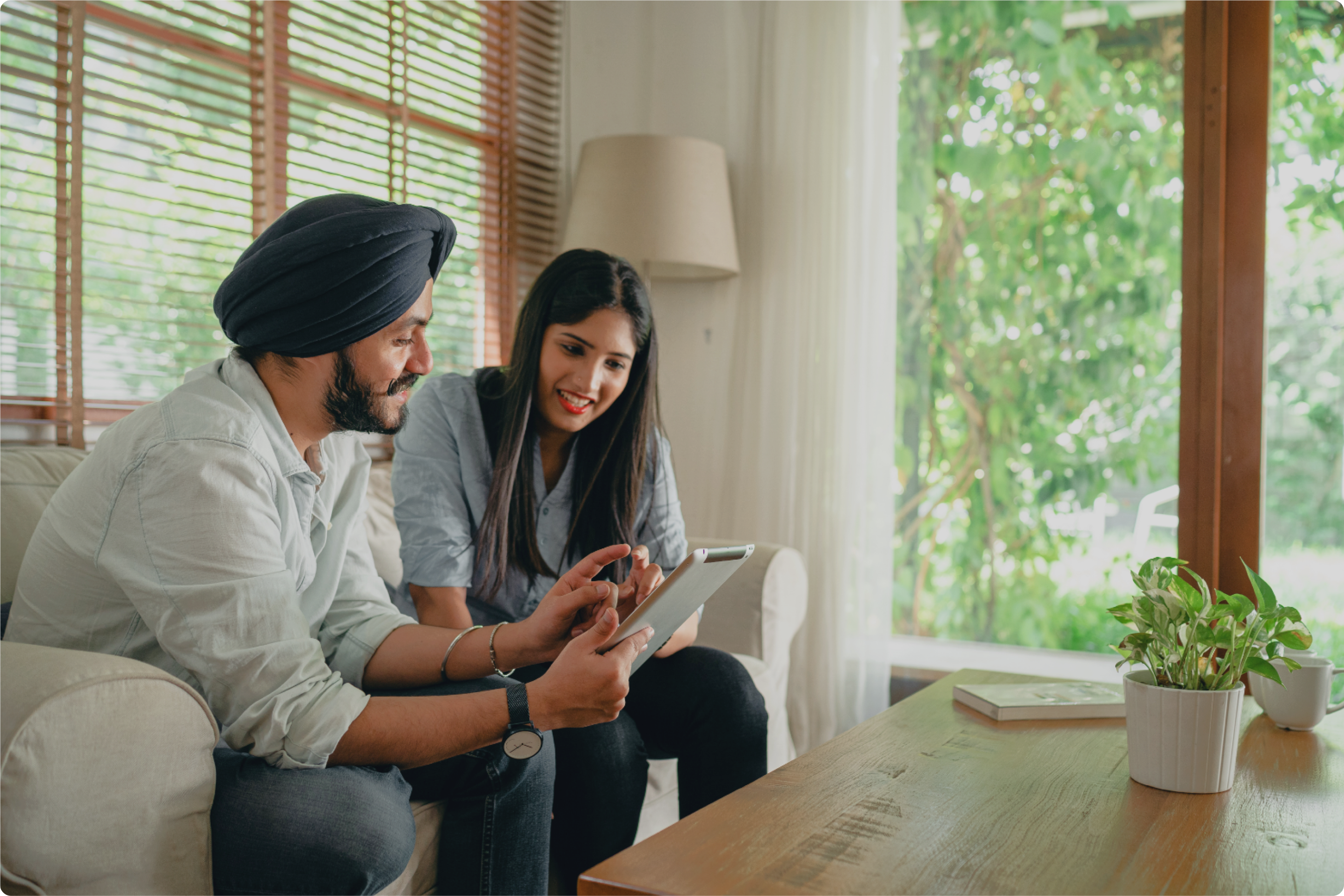 A financial advisor is sitting on a sofa with a client, providing personalized financial guidance.